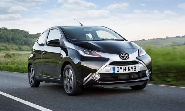 Няма да е голяма изненада за феновете, че Toyota оглавява тази класация. Но определено изненадата идва от името на модела - не, не е Yaris.  Warrantywise посочва градския автомобил Aygo като най-надежден, който трябва да закупите втора употреба. 

Както бе споменато по-рано, той е произведен в партньорство с Peugeot-Citroen и е механично подобен съответно на 108 и C1. 
Въпреки това, той е малко по-напред от двата си сродни. Средните цени на употребяваните автомобили също обикновено са по-високи -  около 6500 евро за добра кола на 10 години с изминати около 80 000 км.

Средната стойност на рекламацията за ремонт от 490 евро през последните три години е най-евтината от всички.